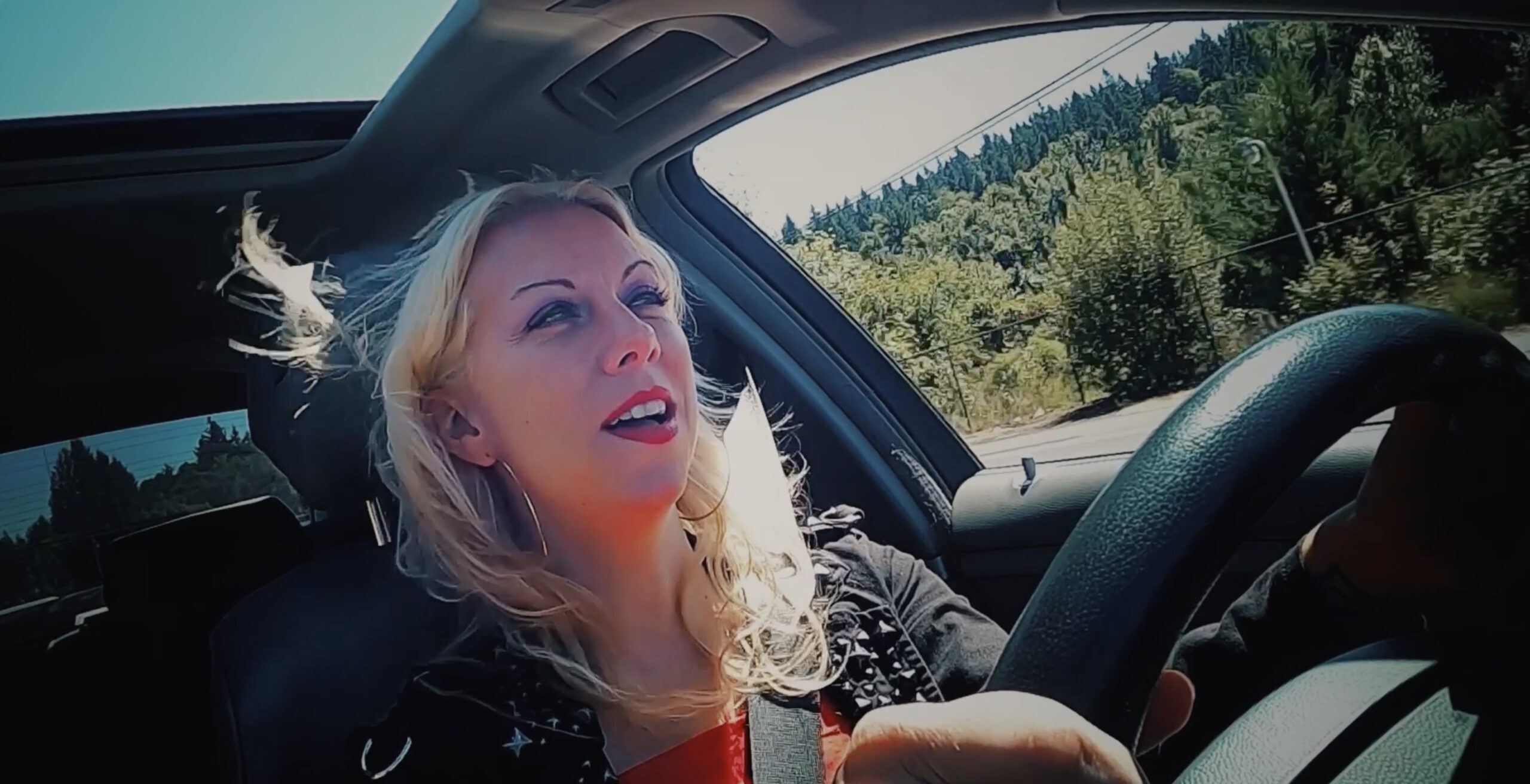 Sarah Moon driving in the vide of Cut N Run